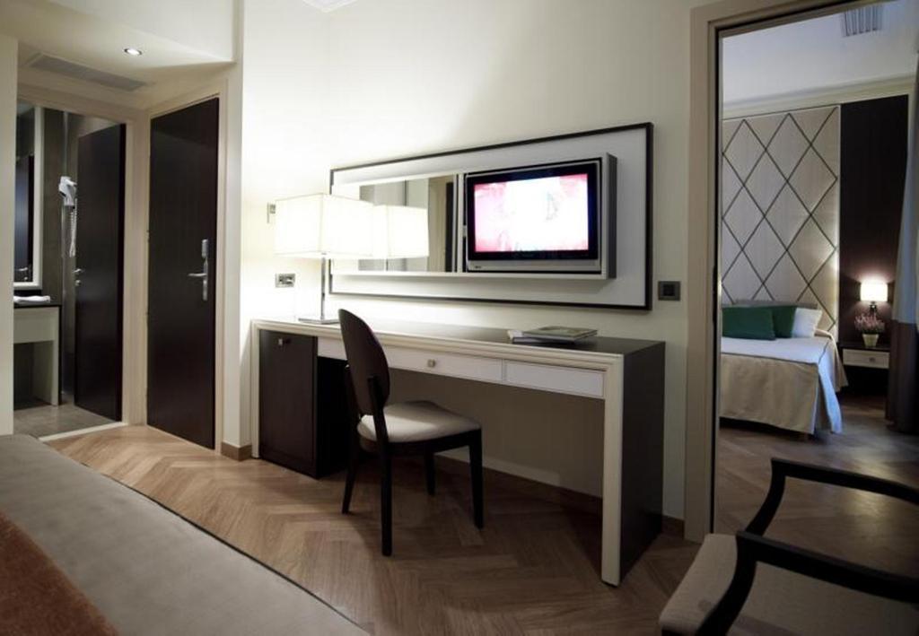 Family Room - Interconnecting,62891800:JPEG